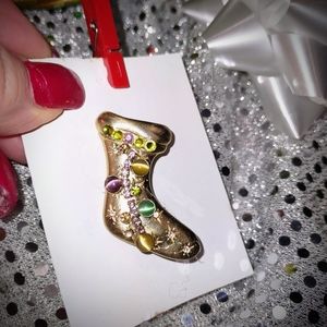 Brushed Gold Stocking Brooch
